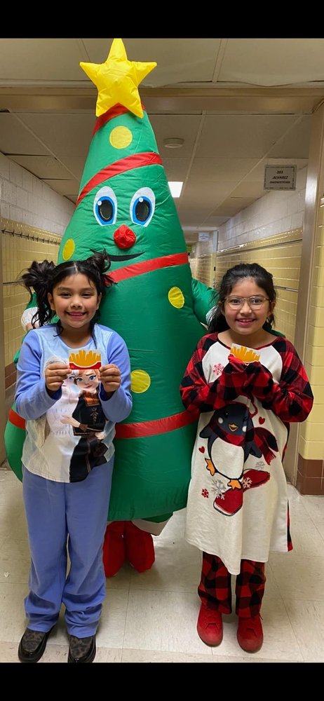 East Ridge Friends students posing with gift cards and a christmas tree mascot